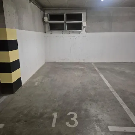 Bright With Garage Appartamento